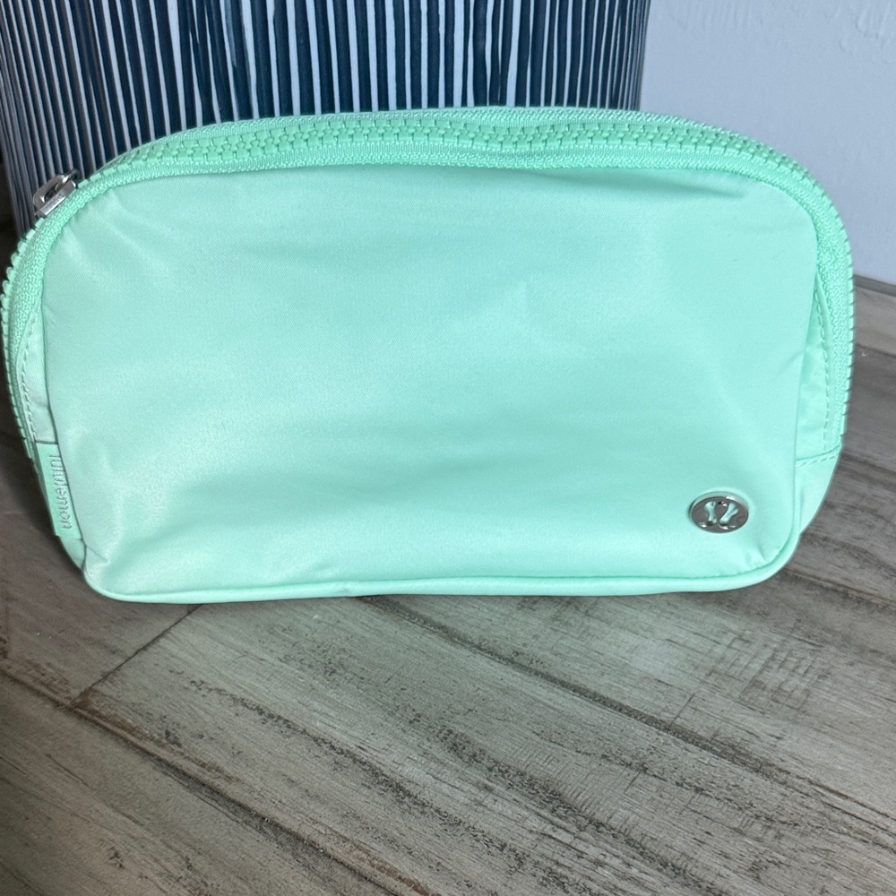 Lululemon Everywhere Belt Bag 1L